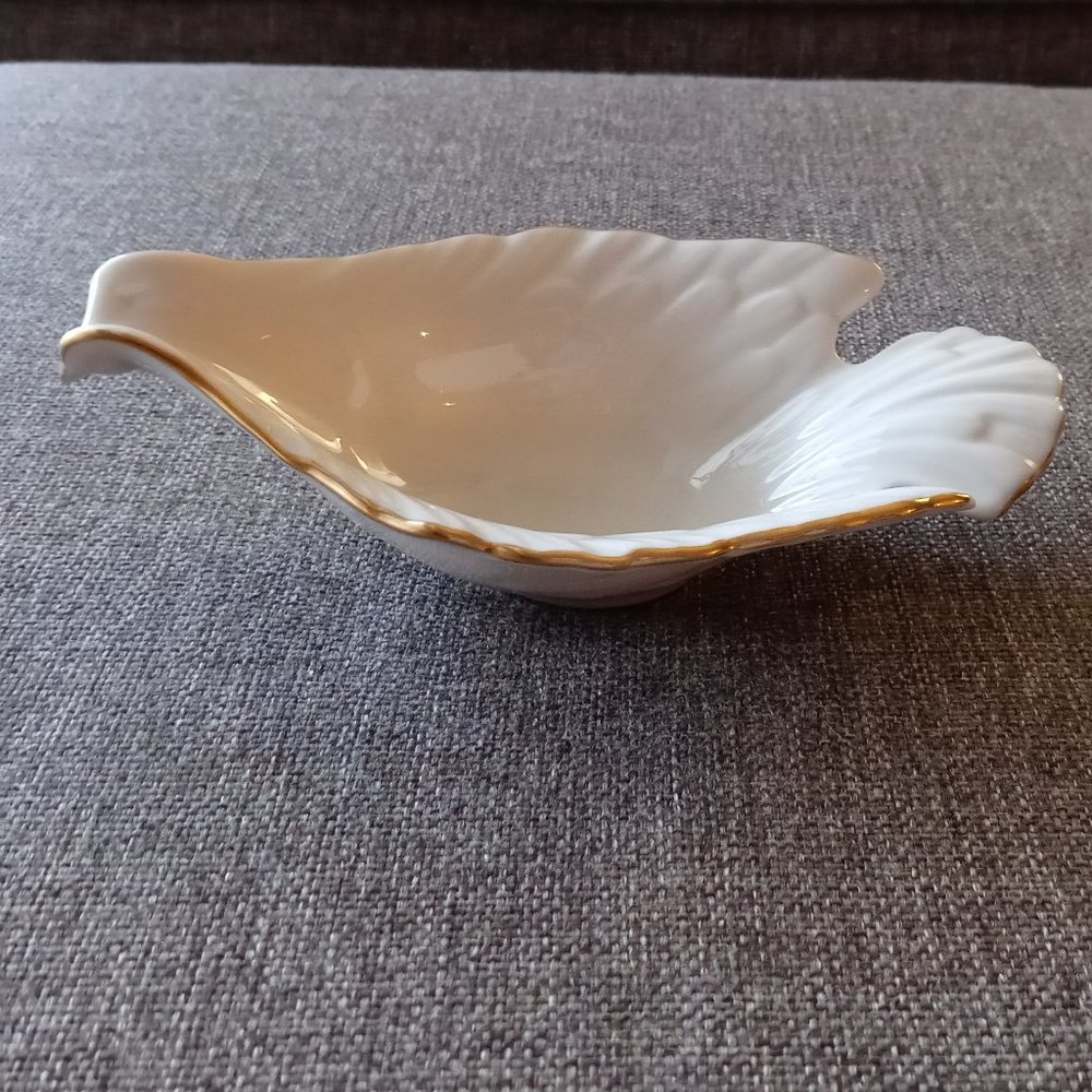 Lenox Holiday Bird/Dove Nut Candy dish Gold Edge Made in USA